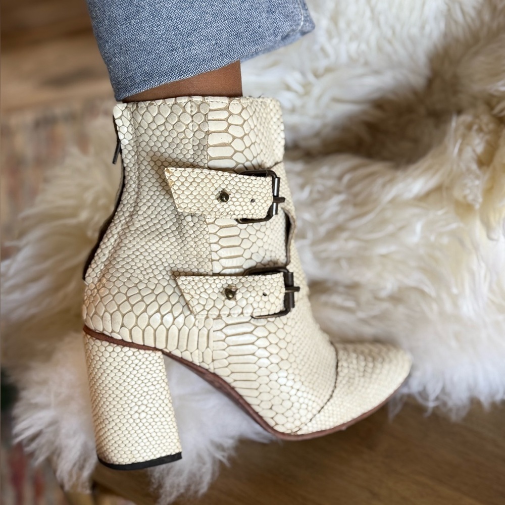 FREEBIRD croc leather beige cream bone comor booties with buckles